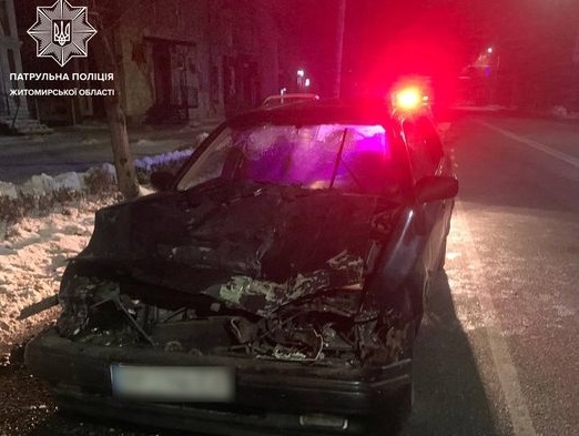 У Житомирі керманич під час дії комендантської години вчинив ДТП та мав ознаки алкогольного сп'яніння — патрульні склали адміністративні матеріали