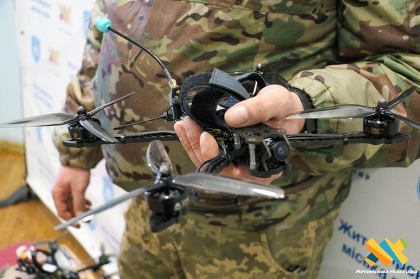 Завдяки проєкту «Житомирський дрон» 18 FPV передадуть бійцям 95-ої бригади