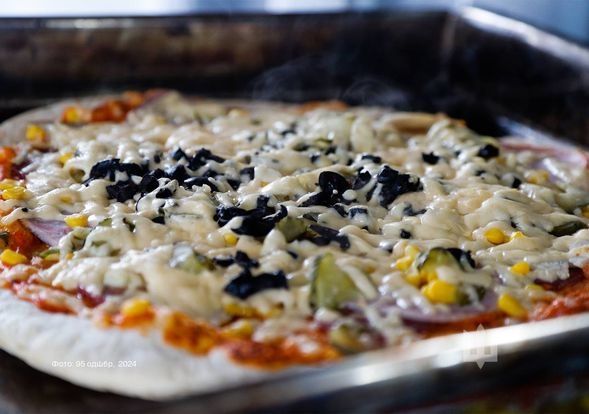 В 95-й бригаді ДШВ показали, як готують справжню тактичну піцу (ФОТО)