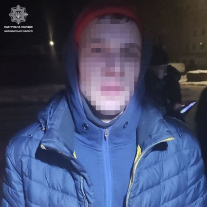 У Житомирі на Ціолковського затримали чоловіка, якого розшукували за трьома статтями