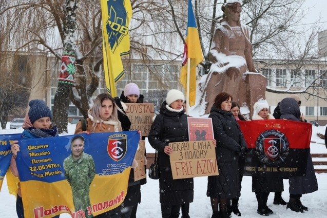 «Поверніть українські серця»: у Звягелі до акції долучились 45 учасниць на автівках