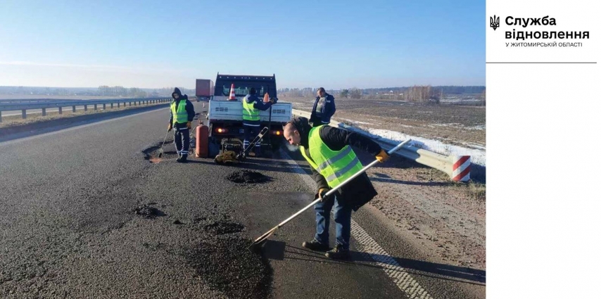 Комунальники проводять аварійний ремонт на важливих маршрутах Житомирщини