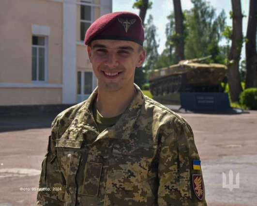 В День українського добровольця десантник 95 бригади розповів як став до лав військ та боронить Україну