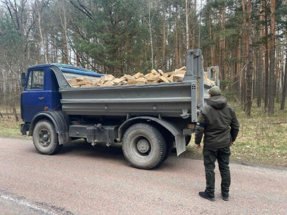 На Житомирщині без документів везли 8 тонн каменя-пісковика
