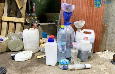 Злочинне угруповання, яке «варило» синтетичні наркотики у гаражному кооперативі Житомира, постане перед судом