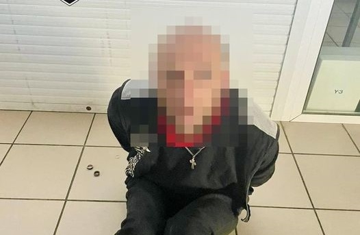 Заховався на ніч у крамниці: на Житомирщині затримали чоловіка, який намагався вкрасти з магазину жіночу білизну, біжутерію та продукти