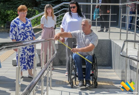 На шляху до безбар’єрності: у Житомирі дослідили Прозорий офіс на доступність