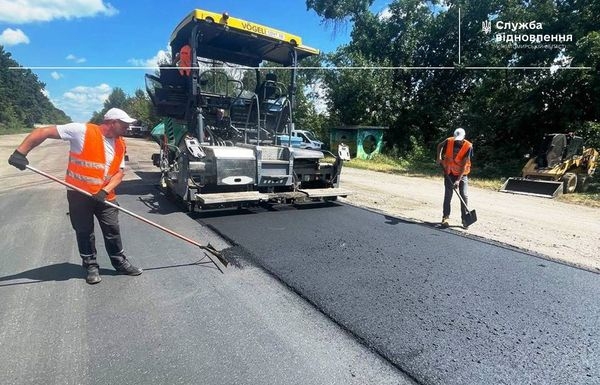 У Любарі автодорожники проводять роботи із відновлення дороги Н-02/М-06/