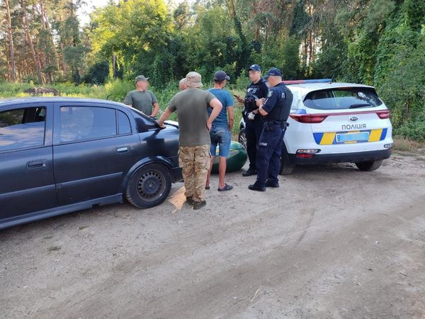 На Житомирщині затримали порушників, які ловили рибу сітками