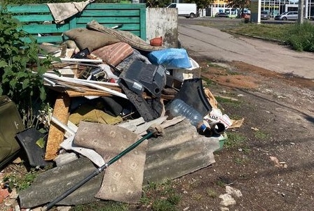 В районі провулка Галанчакової в Житомирі Інспекцією виявлено звалище твердих побутових відходів