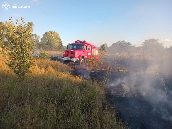 У двох районах Житомирщини рятувальники ліквідували 4 пожежі на відкритих територіях