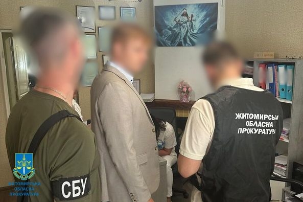 У Житомирі викрили адвоката, який «одружував» військовозобов’язаних з жінками із інвалідністю, сприяючи їм в ухиленні від мобілізації до ЗСУ