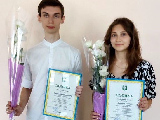 У Малинській громаді двоє випускників склали НМТ на 200 балів: дітей відзначили подяками та грошовою винагородою