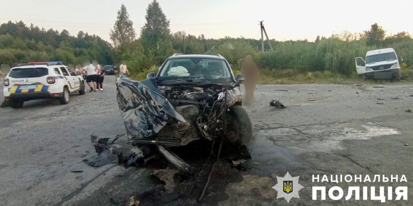 На Романівщині в ДТП травмувалися троє пасажирів мікроавтобуса
