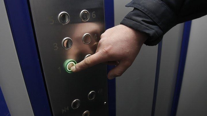 Під час повітряної тривоги не можна користуватися ліфтами: у Житомирі зафіксували 48 таких випадків