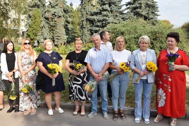 У Бердичеві вшанували пам'ять полеглих військових: біля Алеї пам’яті Героїв відбувся мітинг-реквієм