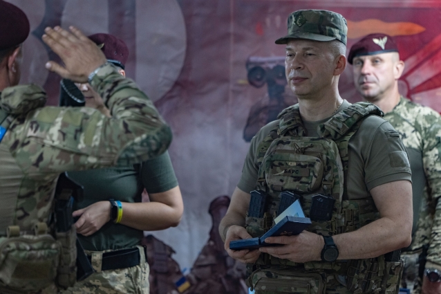 Головнокомандувач ЗСУ Олександр Сирський нагородив бійців 95, які відзначилися під час боїв