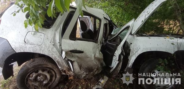 На Чуднівщині в ДТП травмовано чотирьох осіб: водій не впорався з керуванням та автівка влетіла в електроопору
