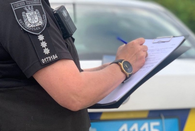 У Житомирі затримали 36-річного чоловіка, який в аптеці демонстрував свій статевий орган та конфліктував з персоналом