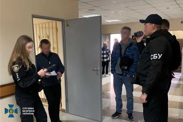 На Житомирщині судитимуть двох депутатів та посадовця апарату сільради, яких викрили на закупівлях генераторів із подвійною накруткою
