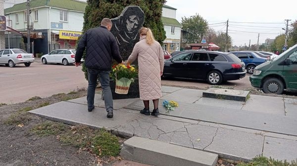 У Черняхівській громаді в День визволення України від фашистських загарбників вшанували пам'ять усіх, хто загинув в боях за нашу державу у Другій світовій війні