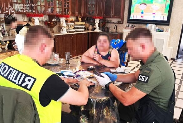 Майже 700 тис грн щомісячного прибутку від збуту метадону – організаторці міжрегіонального наркотрафіку та спільникам повідомлено про підозру