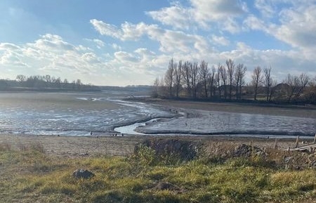 Екоінспекція зафіксувала спуск води у водоймі на річці Гнилоп’ять та провела лабораторні дослідження
