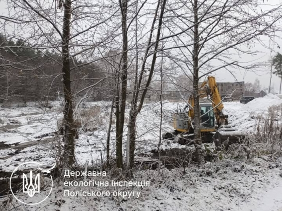 В селі Зарічани на Житомирщині без відповідних документів проводили роботи на землях водного фонду
