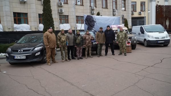 У Житомирі військовим передали 4 автівки, FPV-дрони та генератори
