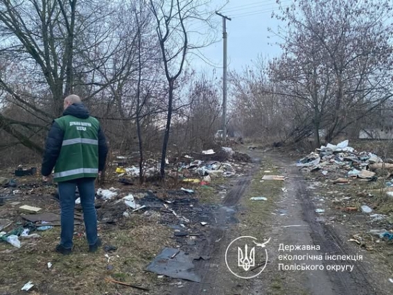 Екоінспектори направили лист до міськради для усунення сміттєзвалища біля Селецького кар’єру в Житомирі