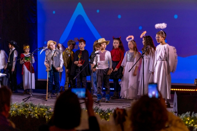 У Житомирі в рамках заходу «Різдвяна свічечка» пластуни збирали кошти на потреби ЗСУ