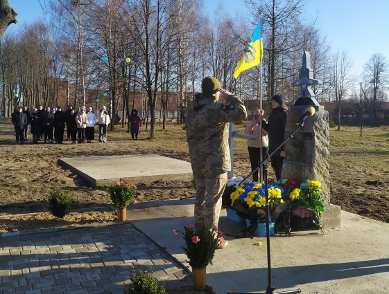 Пам'яті героїв: у Звягельському районі відкрито пам'ятник загиблим авіаторам, які ціною власного життя вберегли селище