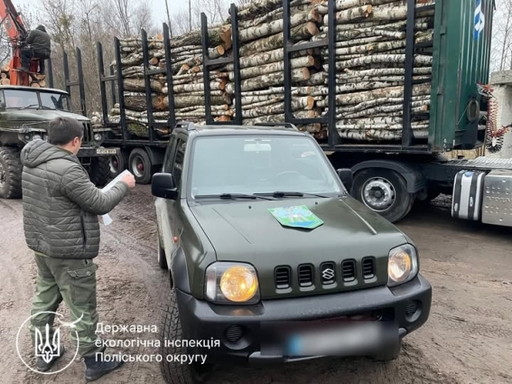 На території Білокоровицького лісництва зафіксовано факт порушення правил перевезення деревини