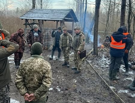 На Житомирщині провели рейди з контролю регулювання чисельності хижих та копитних тварин на території мисливських угідь