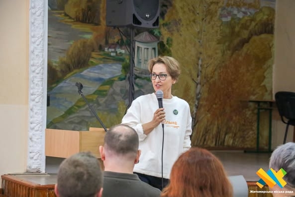 У Житомирі відбулася зустріч освітян області з представниками міжнародного благодійного фонду «SavED» щодо змісту реформи старшої профільної школи