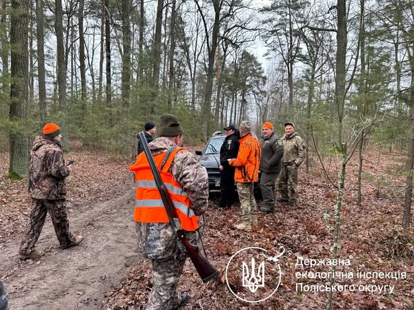 Рейди з контролю регулювання чисельності хижих та копитних тварин на території мисливських угідь Житомирської області тривають