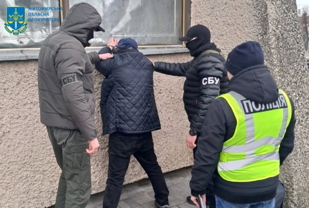 В адвоката вимагав неіснуючий борг та погрожував фізичною розправою – у Житомирі викрили місцевого жителя