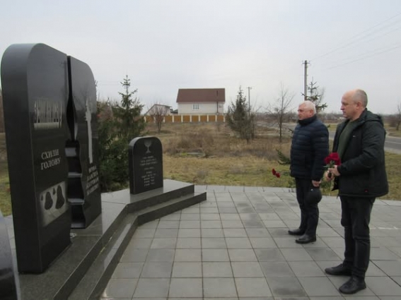У Малині вшанували пам'ять жертв Голокосту. Там у 1941-1943 рр. розстріляли понад 1300 людей