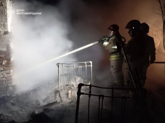 У Коростенському районі під час пожежі в будинку загинула 88-річна жінка