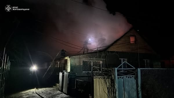 У Бердичівському районі горів будинок: займання сталося через порушення правил пожежної безпеки при експлуатації пічного опалення
