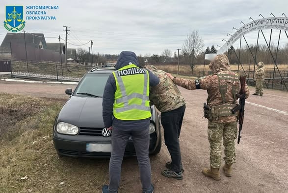 Сприяли групі осіб у незаконному перетині кордону – на Житомирщині затримали двох мешканців Рівненщини