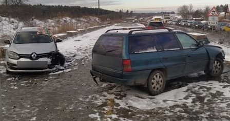 Поблизу села Кам'янка сталася ДТП з потерпілими, рух транспорту ускладнений