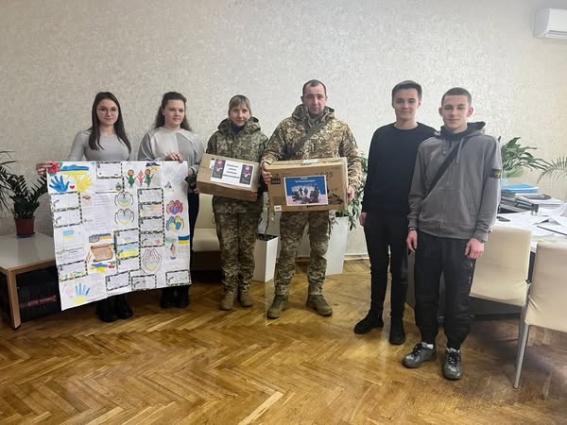 Тепло для прикордонників від дитячих сердець: у Житомирі стартувала акція «Зігрій захисника»