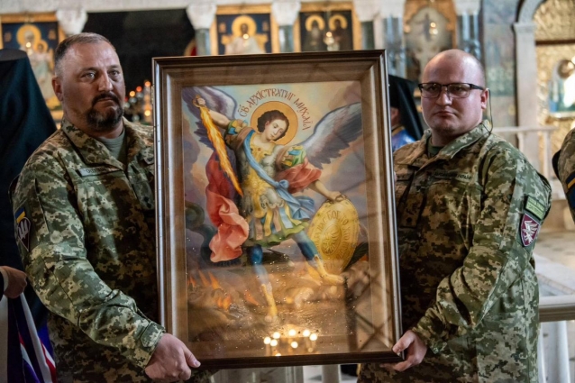 В рамках проекту «Військова ікона» 95-тій бригаді передали образ Святого Архістратига Михаїла, який є покровителем ДШВ