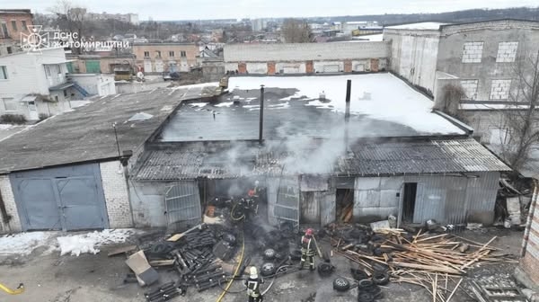 У Житомирі на вулиці Жуйка горіли складські приміщення, постраждалих немає