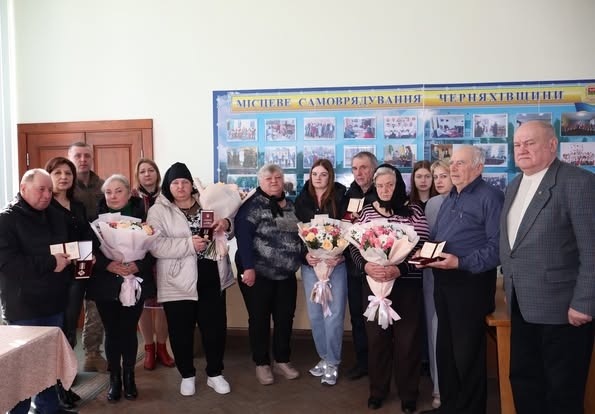 У Черняхівській громаді родинам загиблих захисників вручили державні нагороди