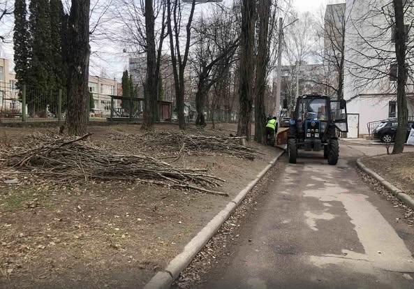 Весняна толока у Житомирі: комунальні підприємства приводять до ладу місто