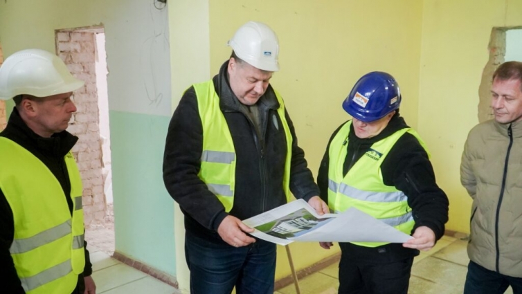 На півночі Житомирщини тривають відновлювальні роботи на об’єктах, пошкоджених російськими обстрілами
