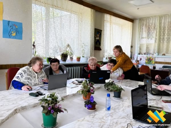 «Моє серце на пенсію «не пішло»: як літні житомиряни пізнають світ англійської мови та цифрових технологій