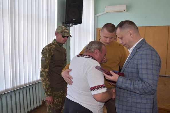 У Ємільчинській громаді рідним захисників вручили державні нагороди